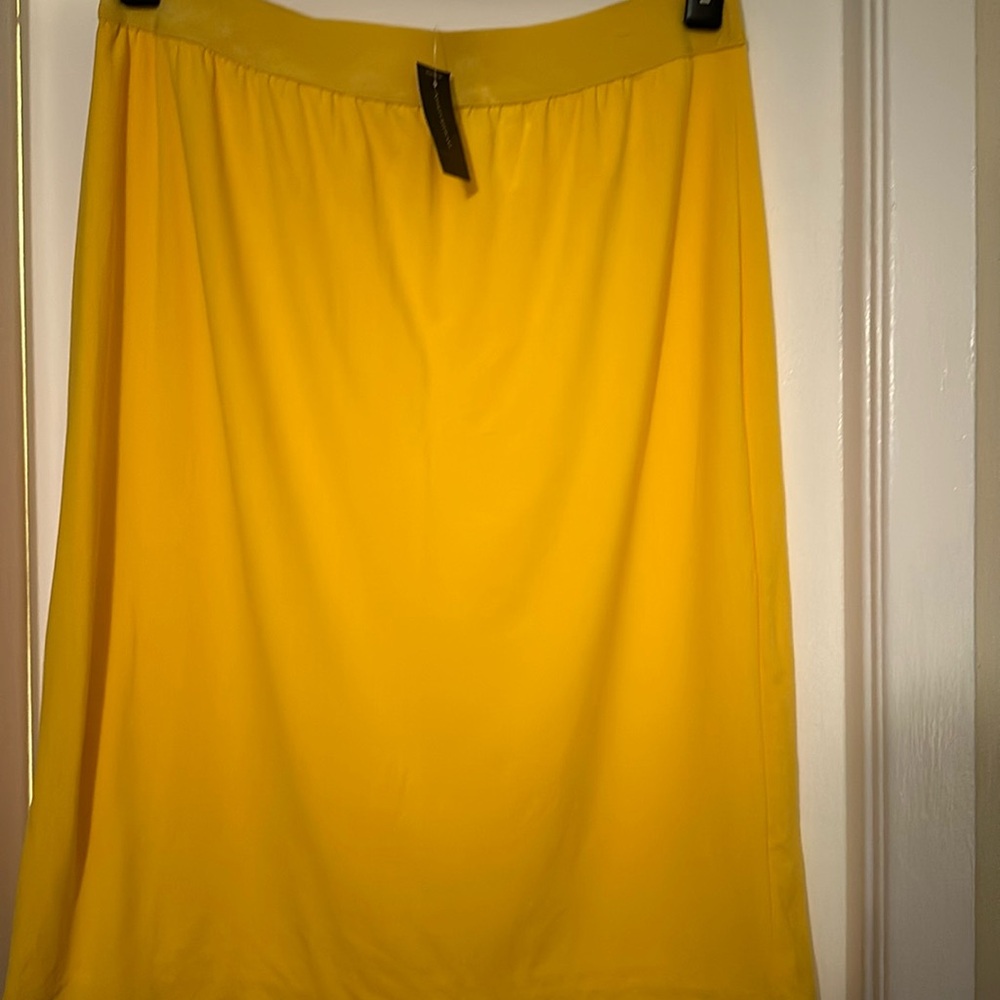Yellow skirt size 18/20. NWT